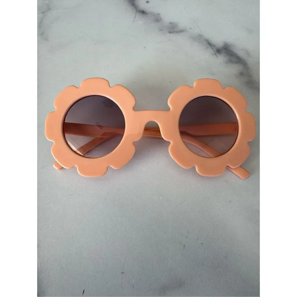 Lacey Lane coral sunnies flower shaped sunglasses girls 2-5 year summertime 70s